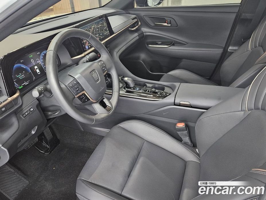 Toyota Crown Crossover фото 10