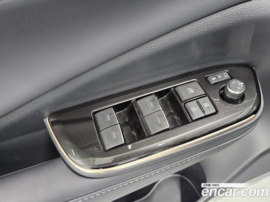 Toyota Crown Crossover фото 12