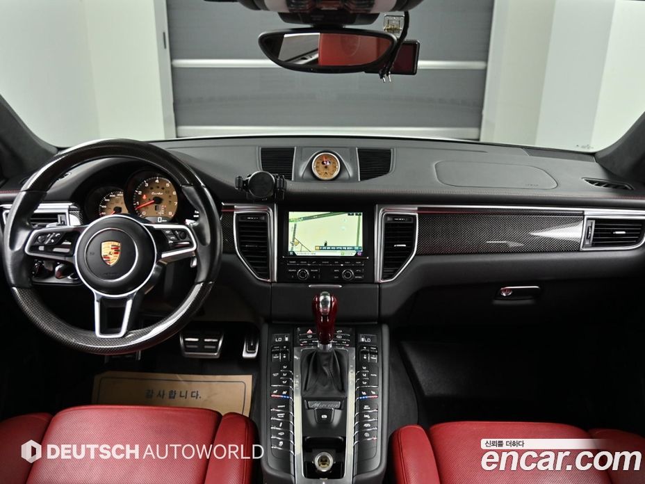 Porsche Macan фото 7