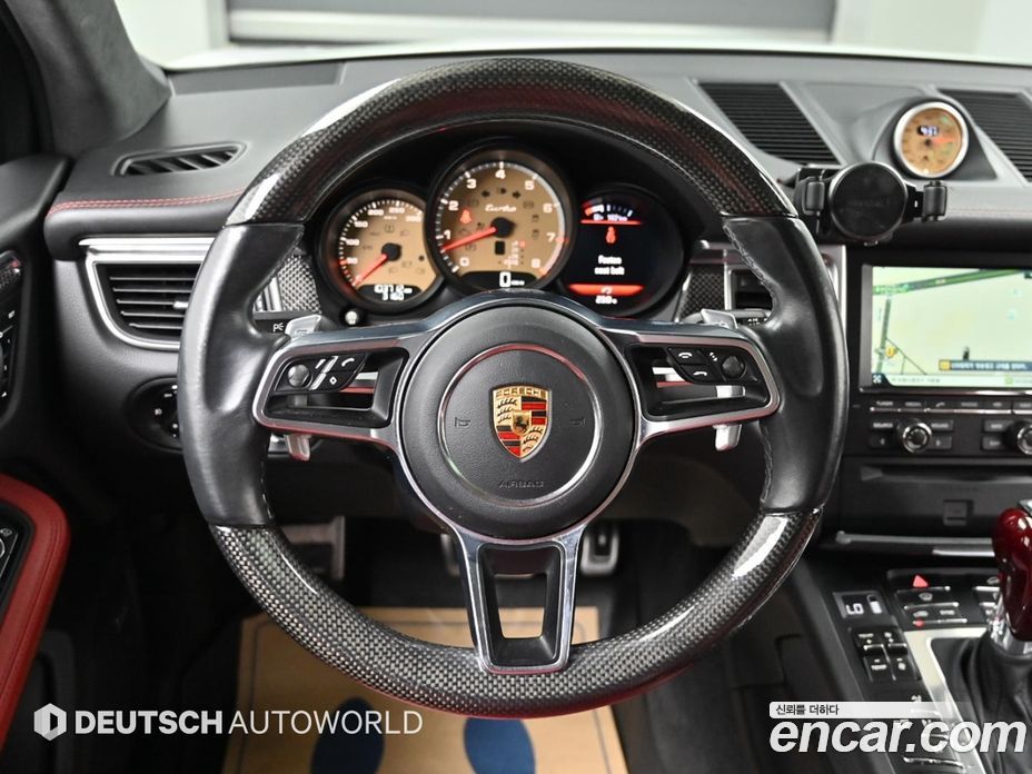 Porsche Macan фото 8