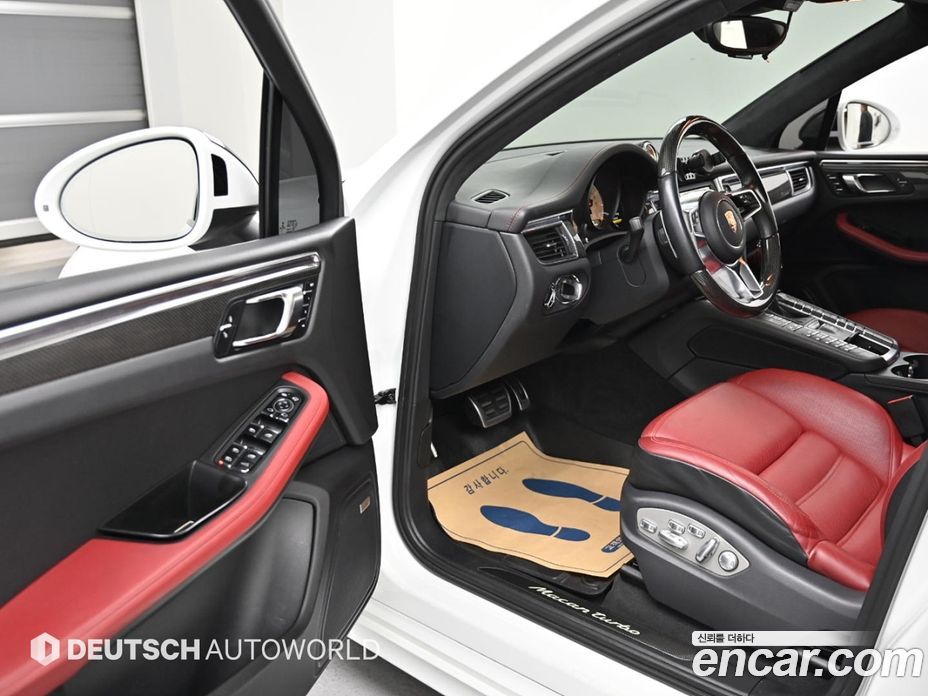 Porsche Macan фото 11