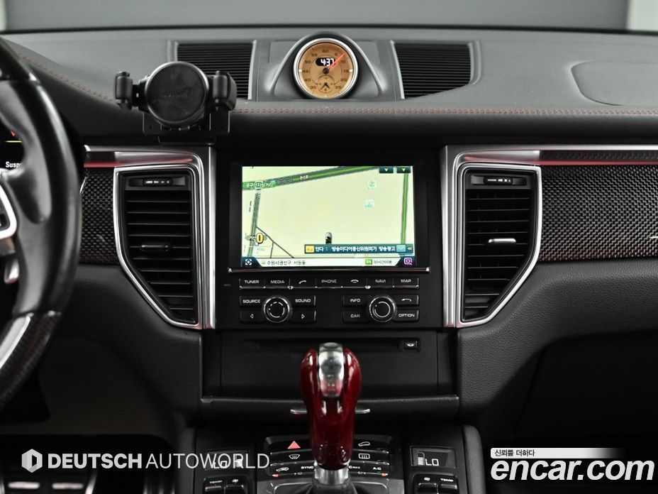 Porsche Macan фото 14