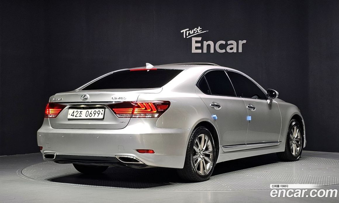 Lexus LS460 фото 2