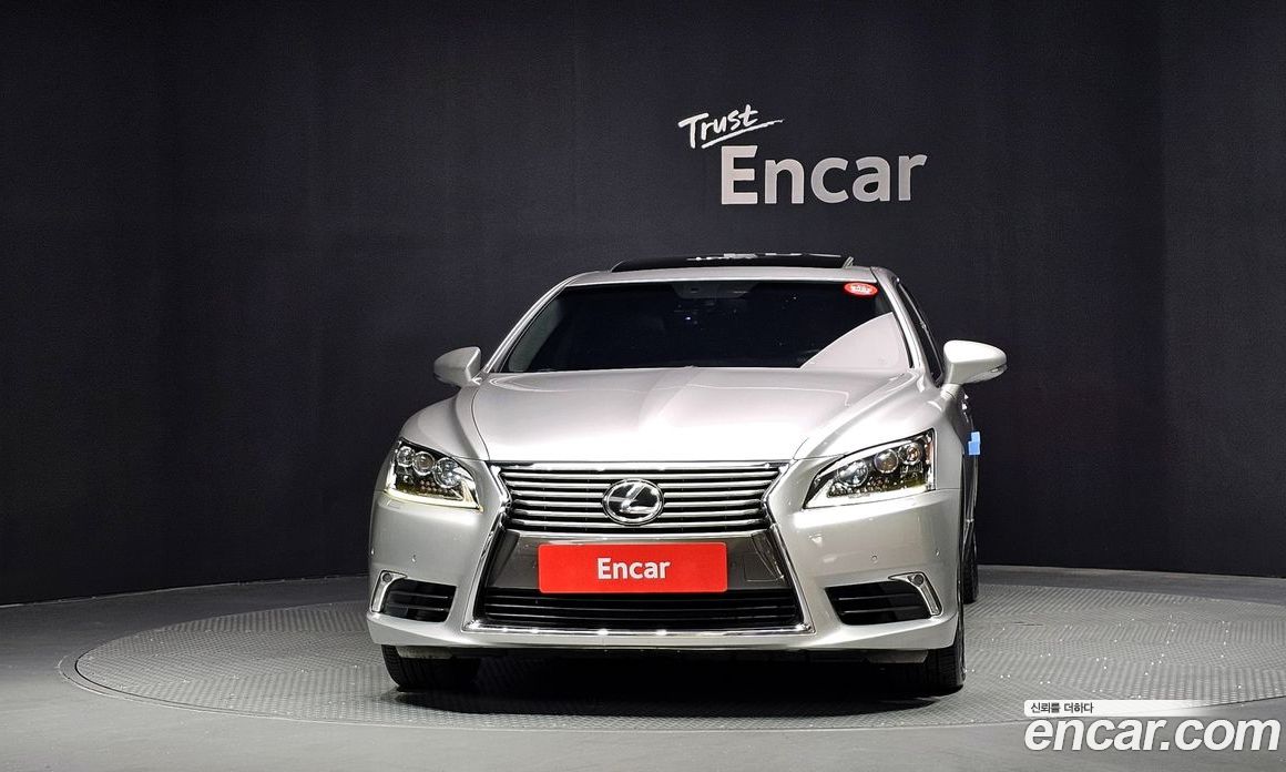 Lexus LS460 фото 3