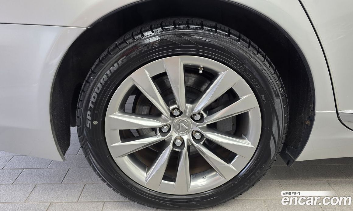 Lexus LS460 фото 5