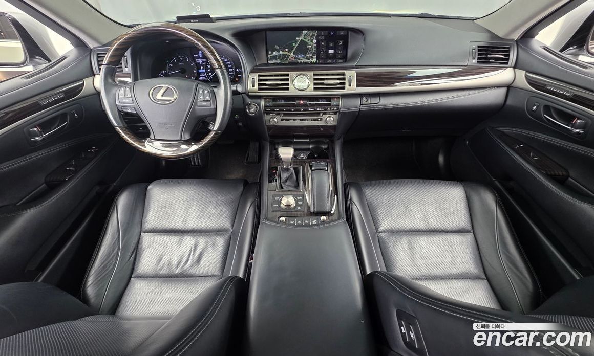 Lexus LS460 фото 7