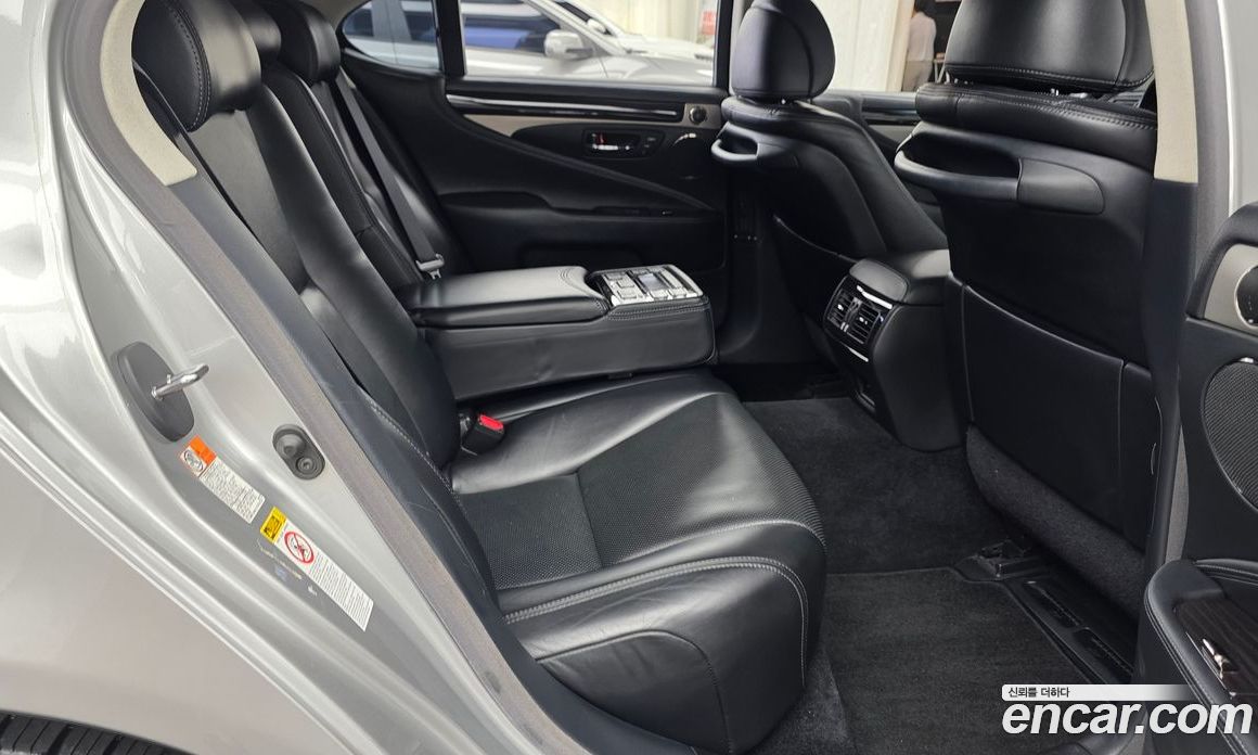 Lexus LS460 фото 12