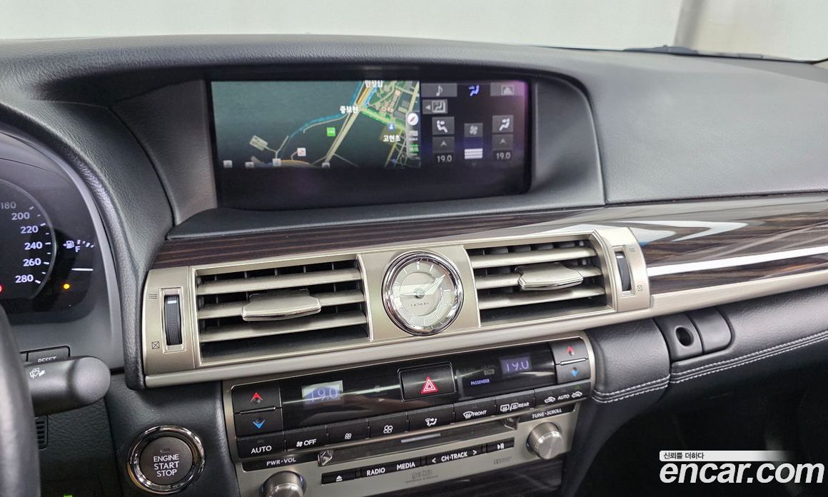 Lexus LS460 фото 14