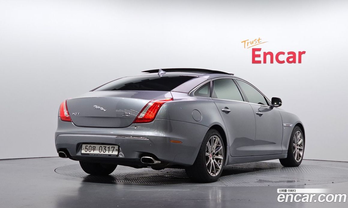 Jaguar XJ Restyling фото 2