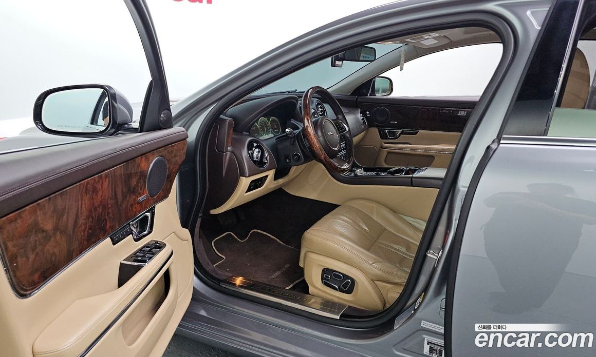 Jaguar XJ Restyling фото 10