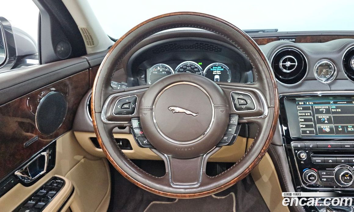 Jaguar XJ Restyling фото 11