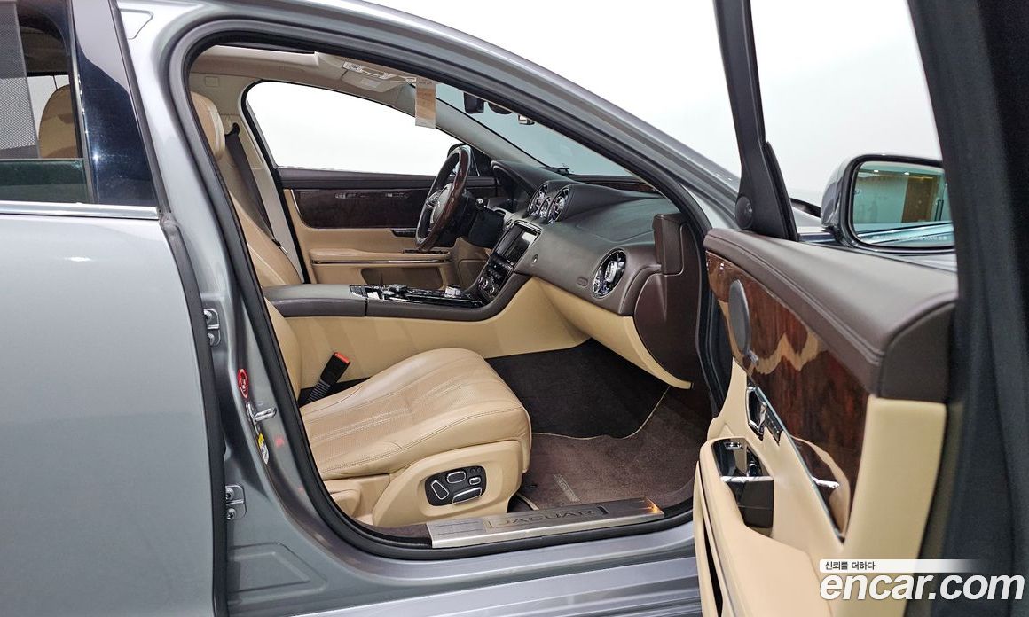 Jaguar XJ Restyling фото 17
