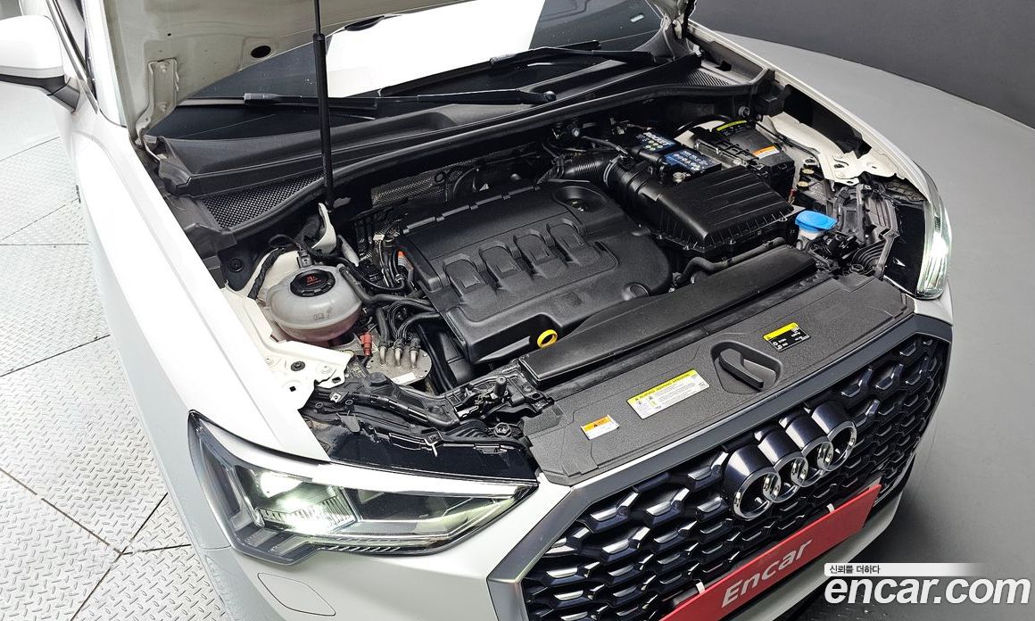 Audi Q3 (F3) фото 6