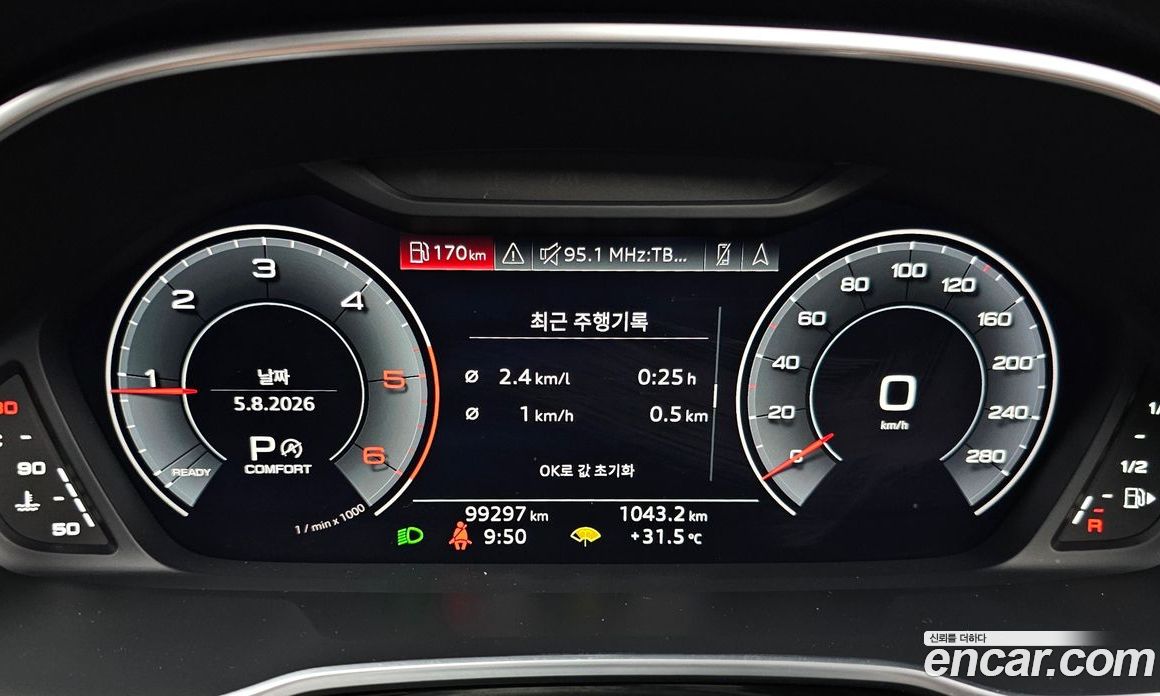 Audi Q3 (F3) фото 8
