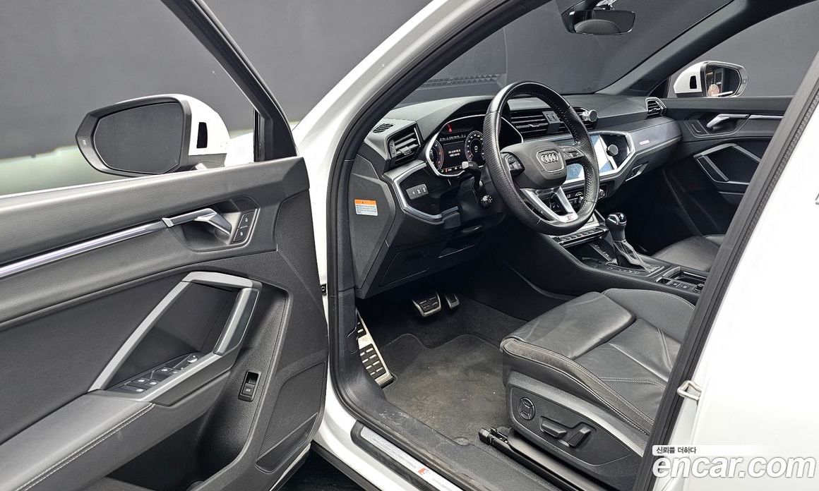 Audi Q3 (F3) фото 10