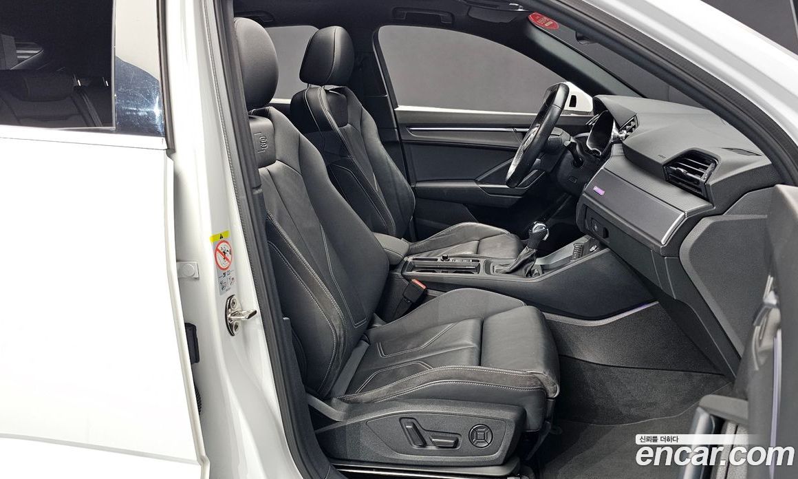 Audi Q3 (F3) фото 12