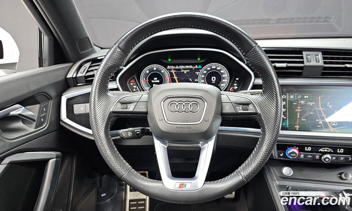 Audi Q3 (F3) фото 13