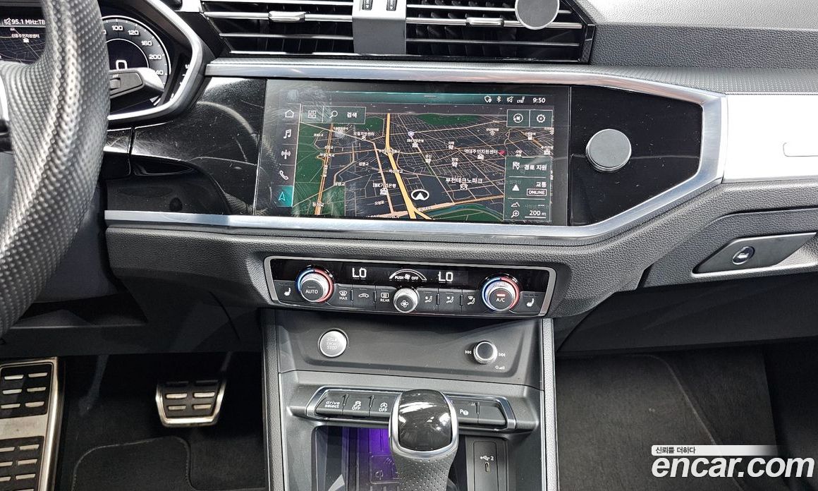 Audi Q3 (F3) фото 14