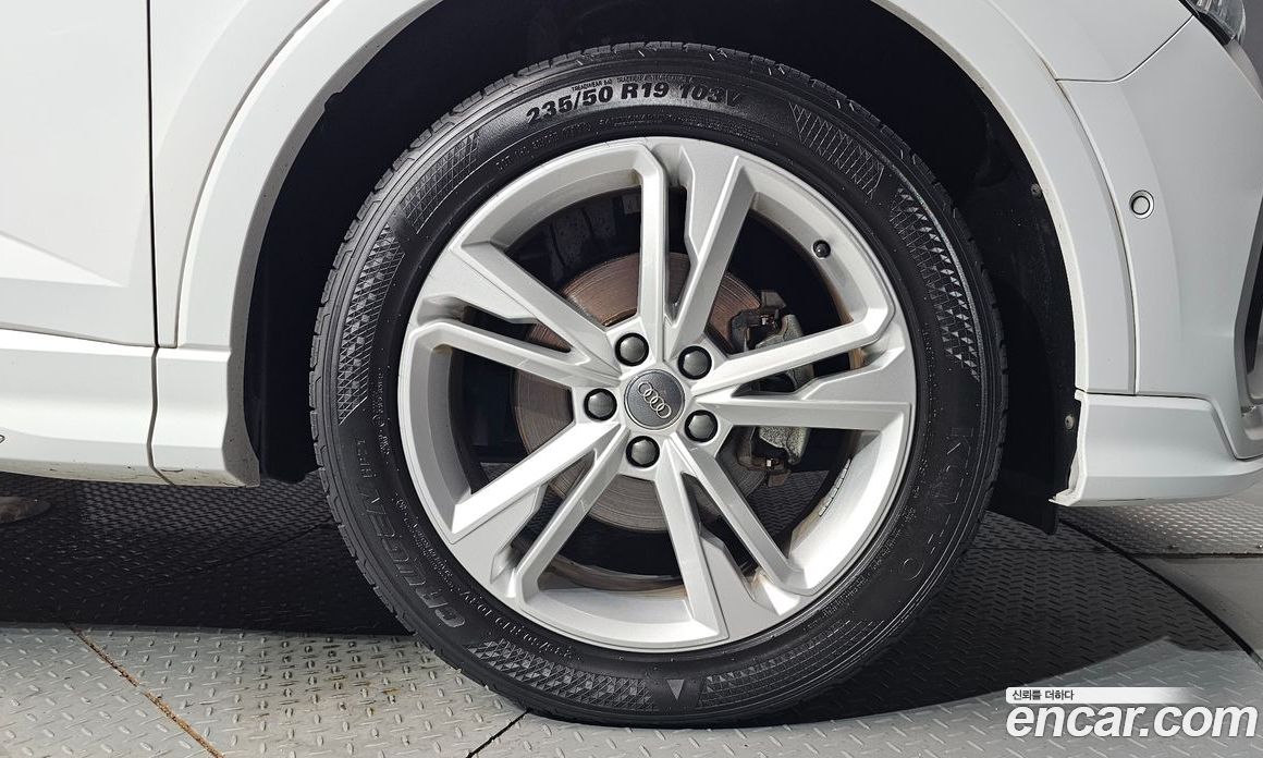 Audi Q3 (F3) фото 21