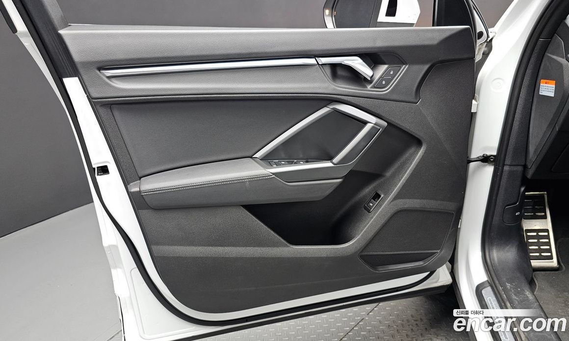 Audi Q3 (F3) фото 24