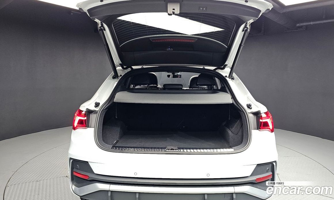 Audi Q3 (F3) фото 30