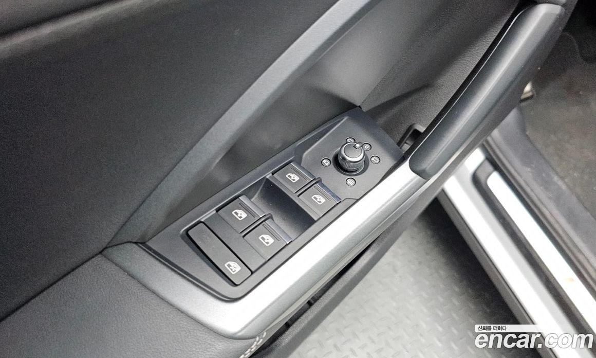 Audi Q3 (F3) фото 32