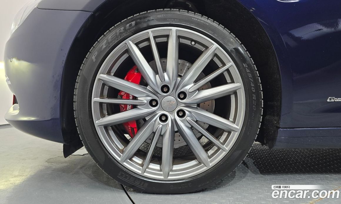 Maserati Quattroporte фото 5