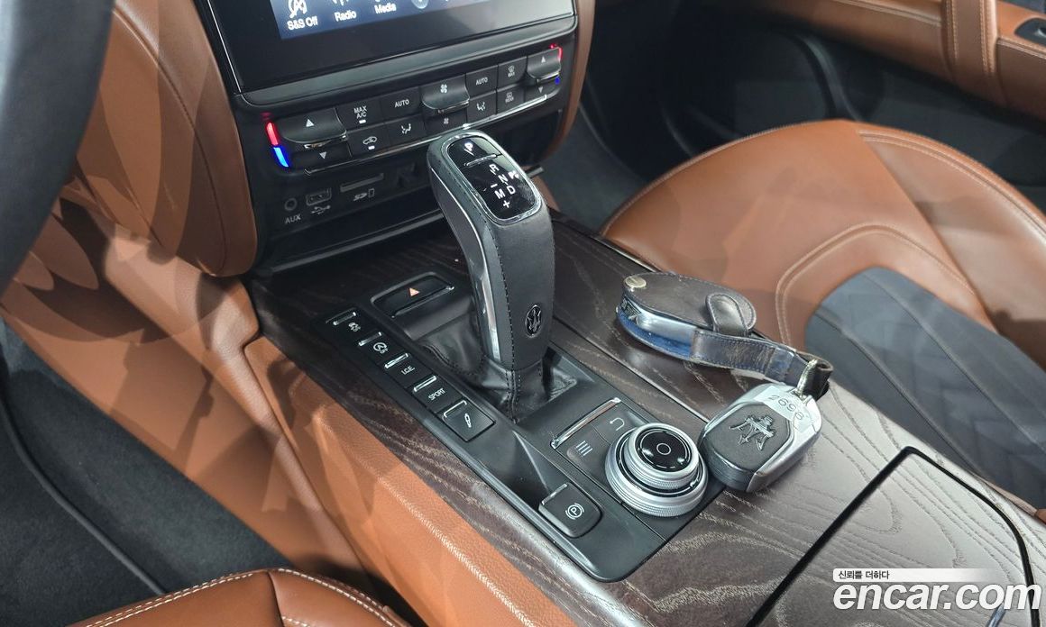 Maserati Quattroporte фото 9