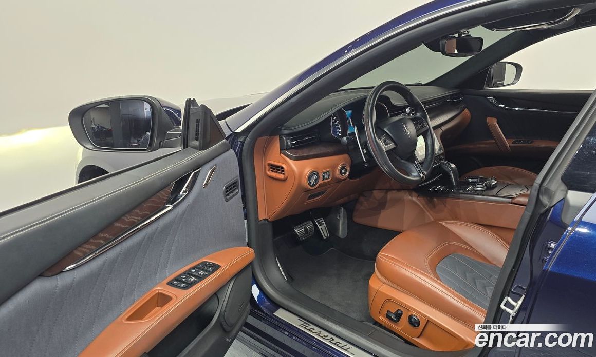 Maserati Quattroporte фото 10