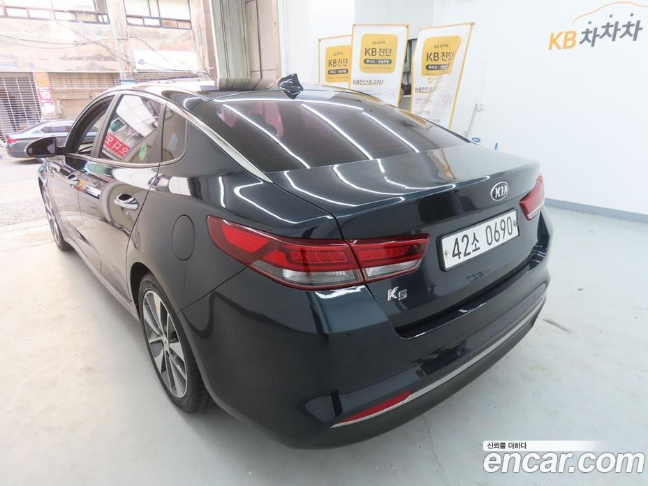 Kia K5 2nd Gen фото 2