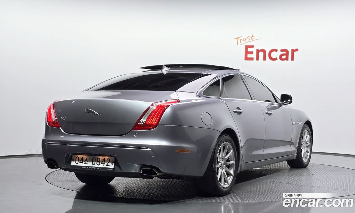 Jaguar XJ Restyling фото 2