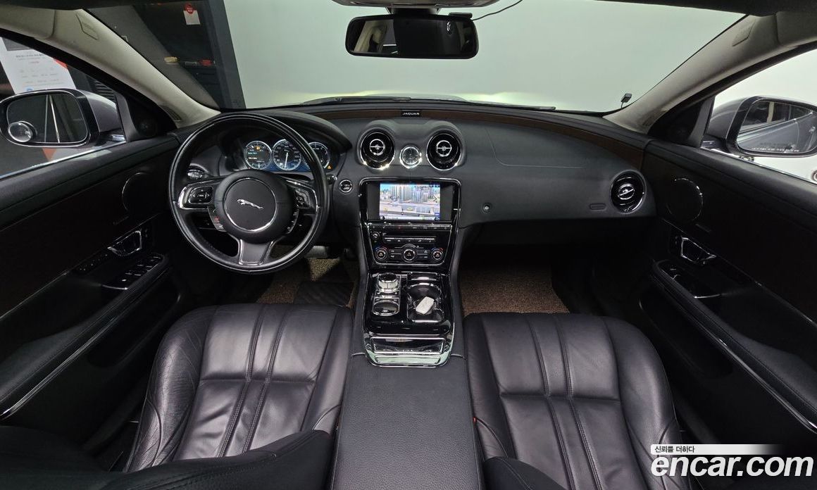 Jaguar XJ Restyling фото 7