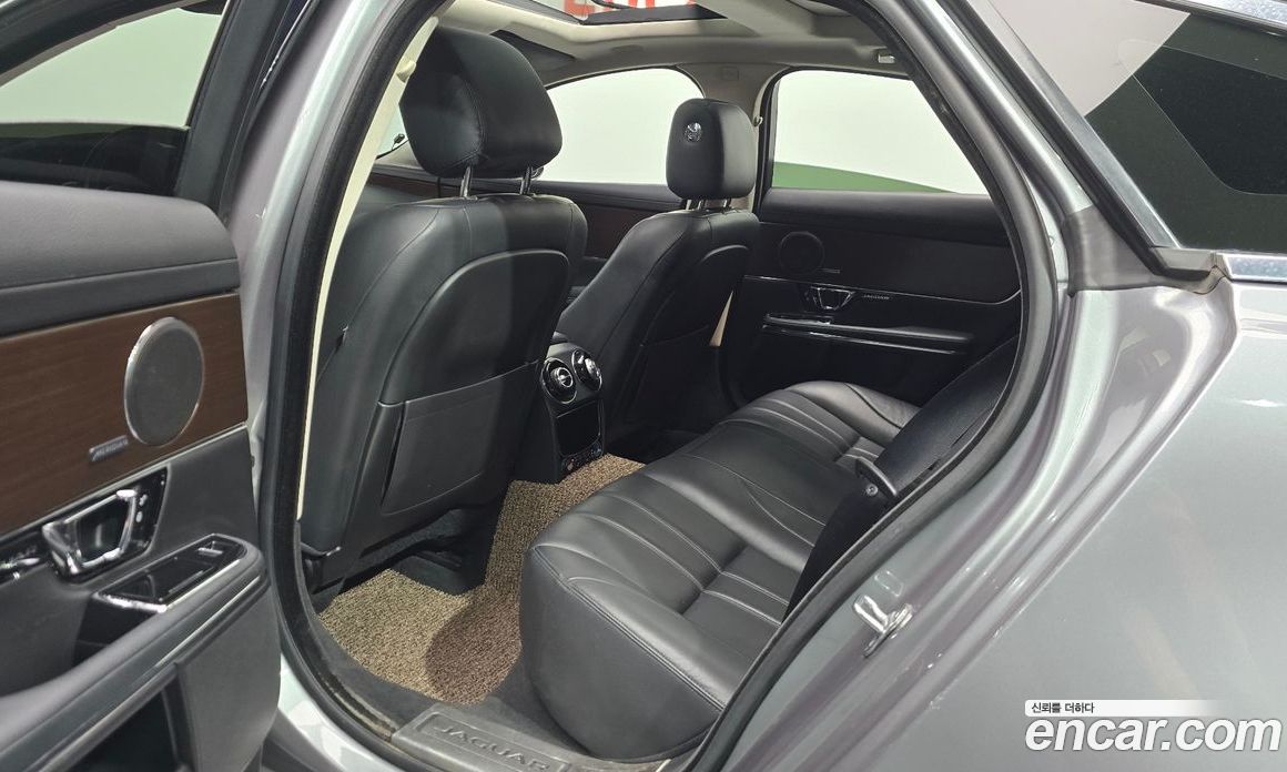 Jaguar XJ Restyling фото 11