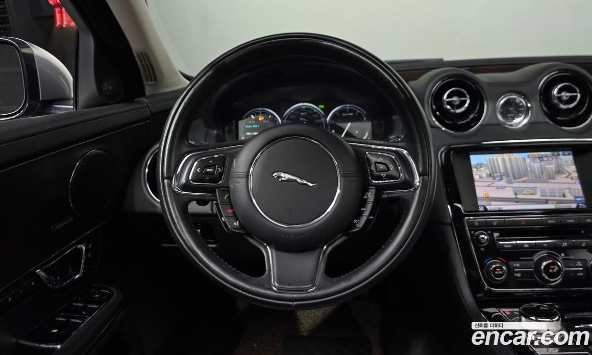 Jaguar XJ Restyling фото 12