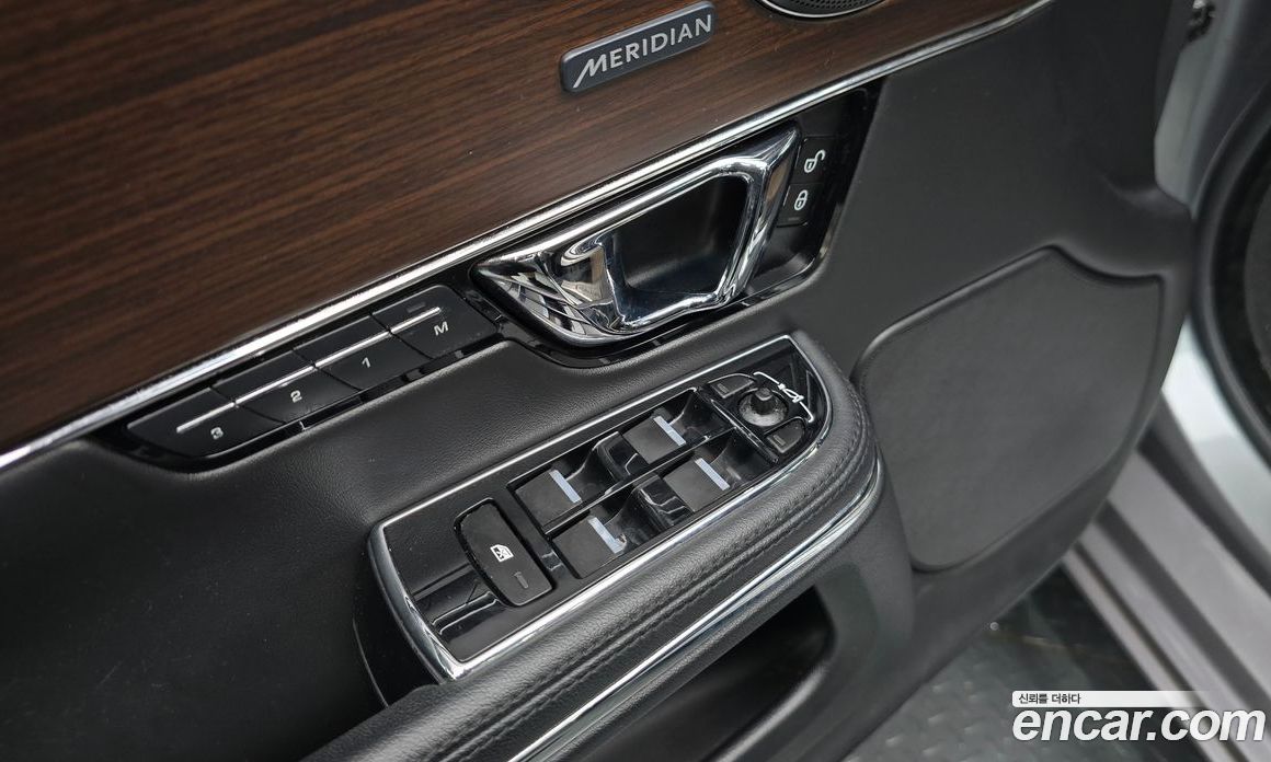 Jaguar XJ Restyling фото 15