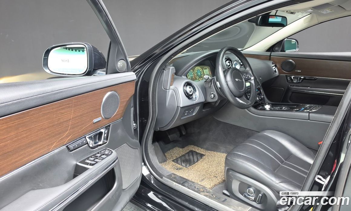 Jaguar XJ Restyling фото 10