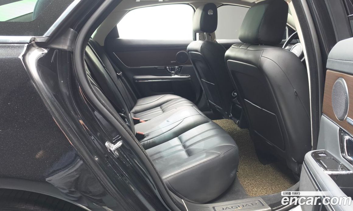 Jaguar XJ Restyling фото 12