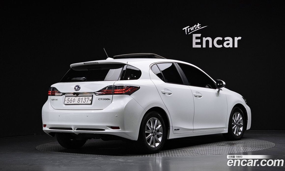 Lexus CT200h