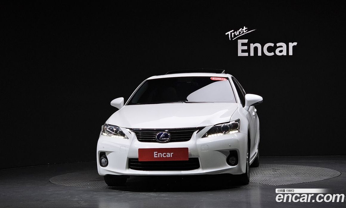 Lexus CT200h фото 2