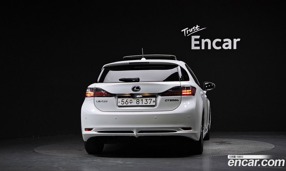 Lexus CT200h фото 3