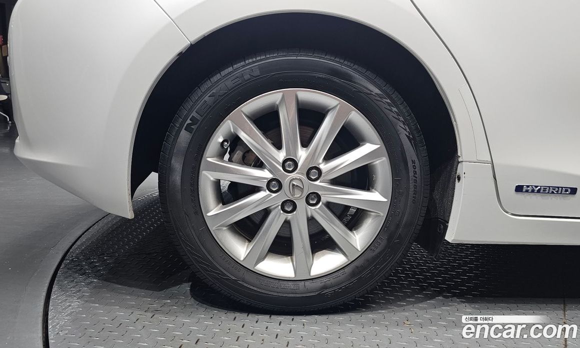 Lexus CT200h фото 4