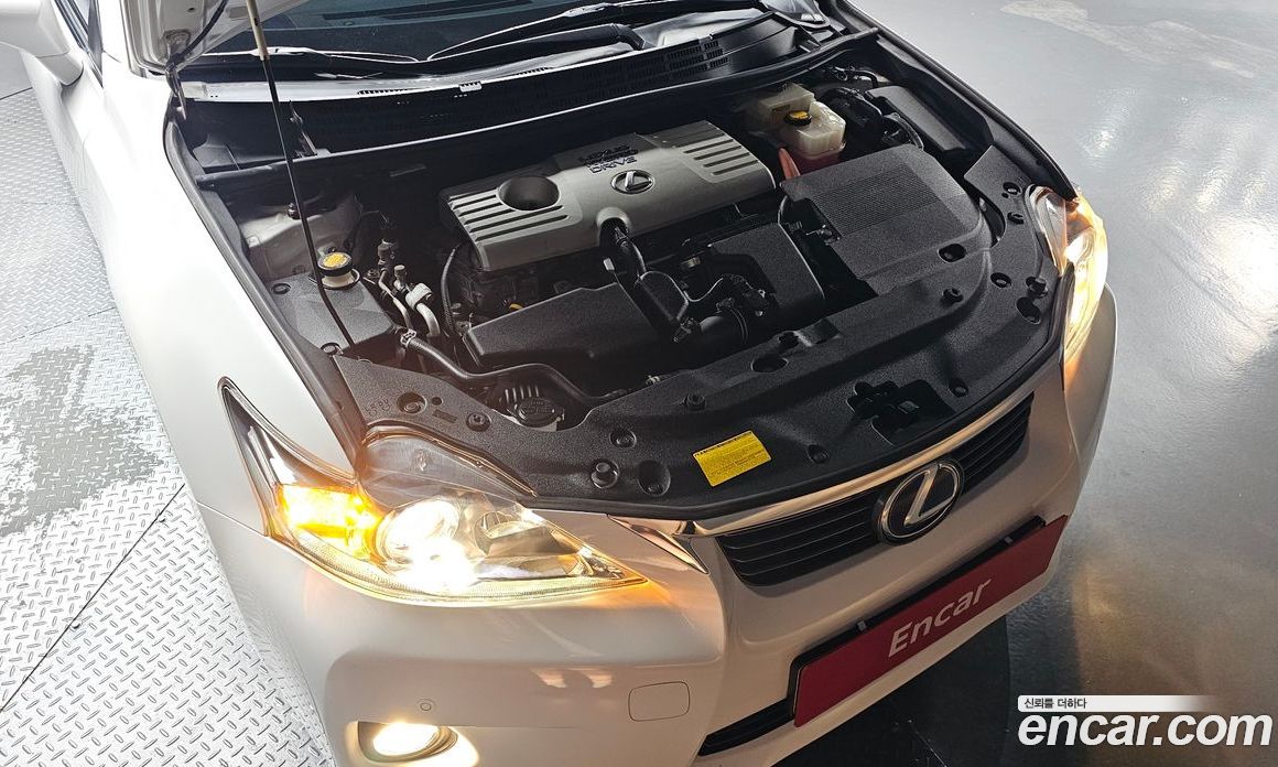 Lexus CT200h фото 5