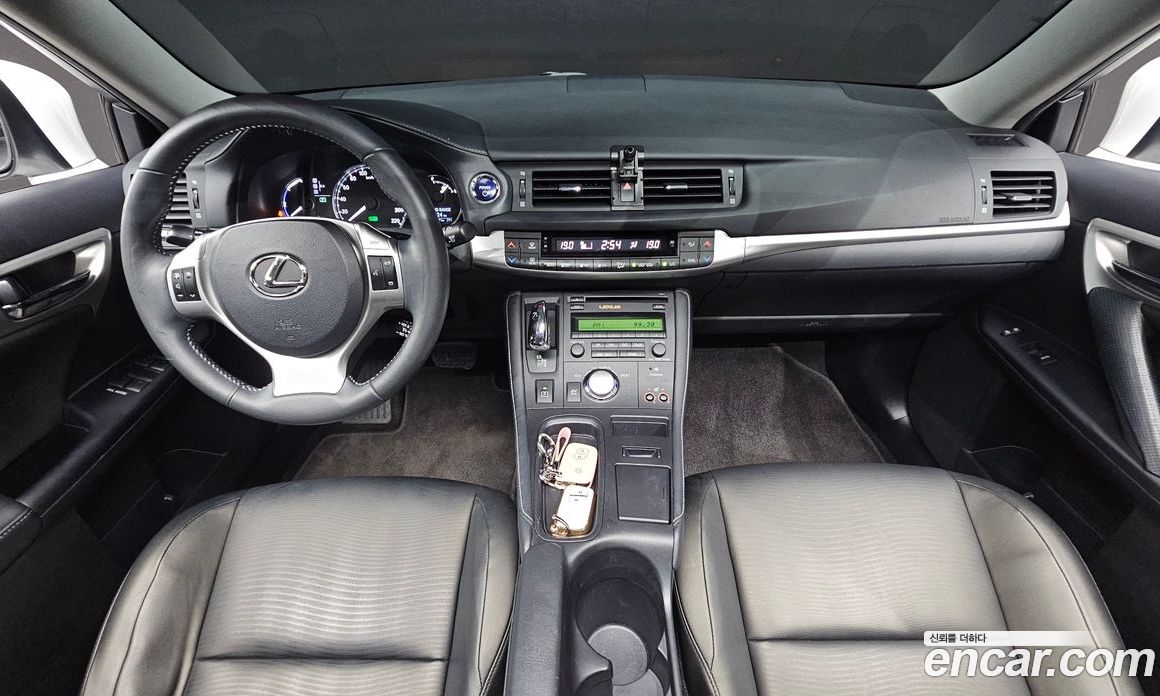 Lexus CT200h фото 6