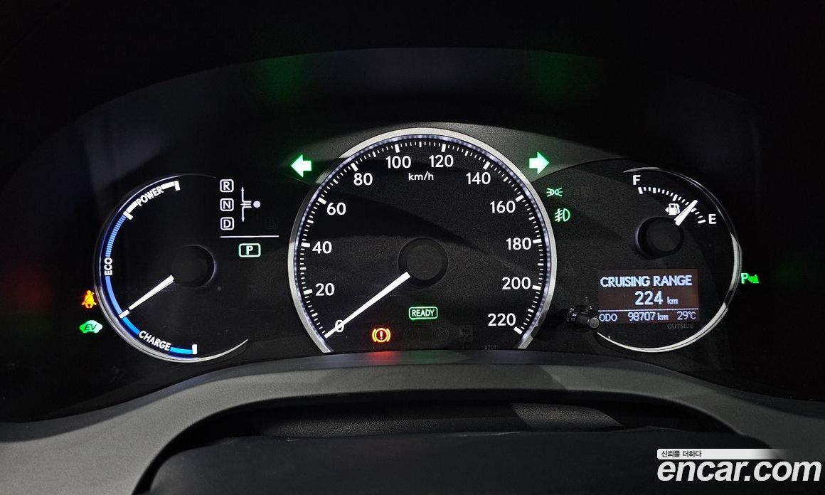 Lexus CT200h фото 7