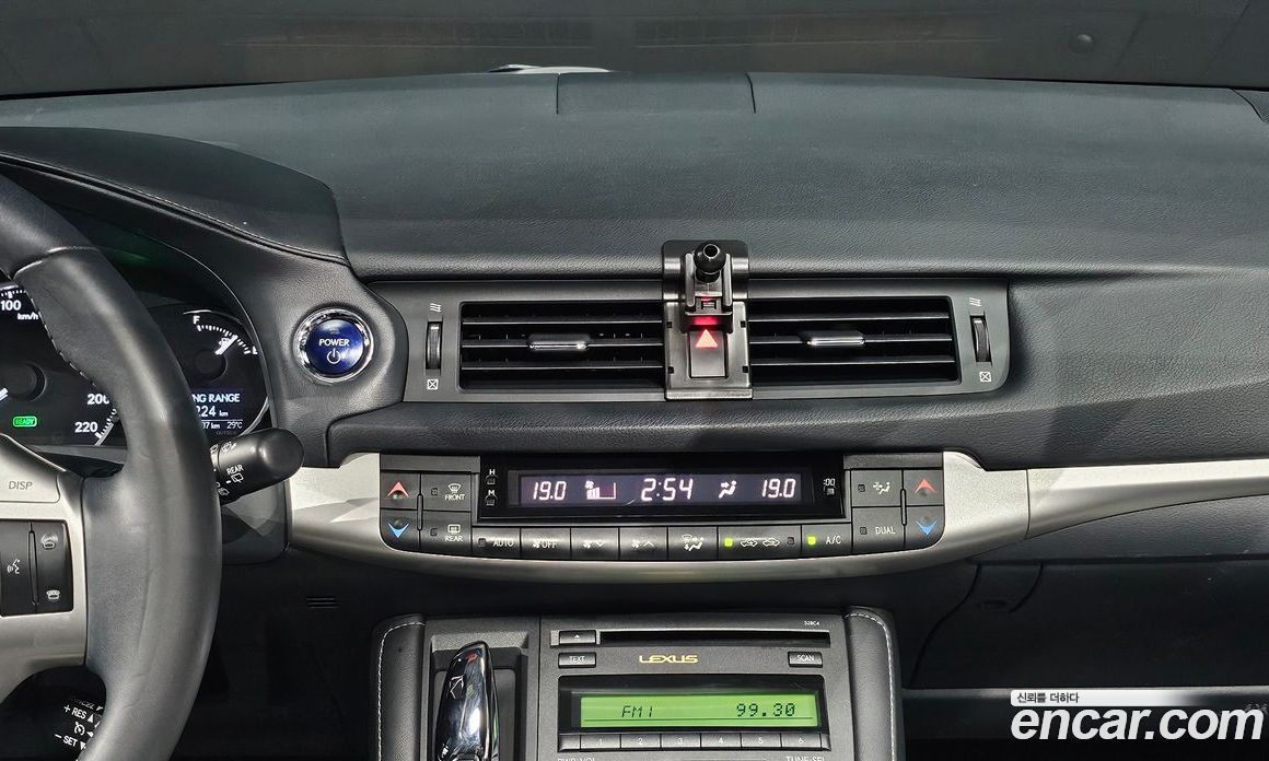 Lexus CT200h фото 14