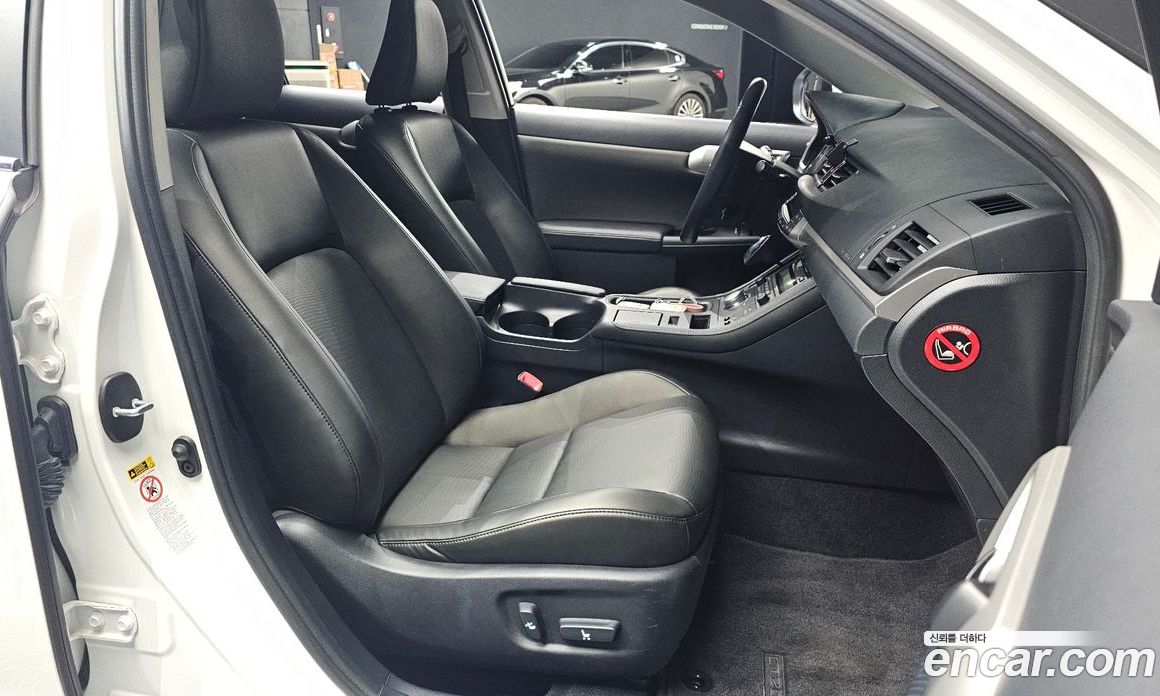 Lexus CT200h фото 26