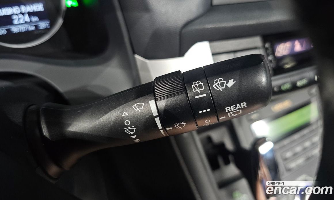 Lexus CT200h фото 30
