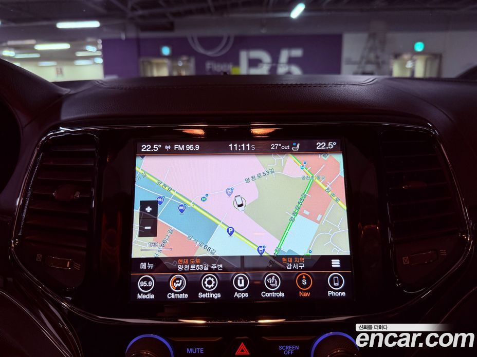Jeep Grand Cherokee (WK) фото 12