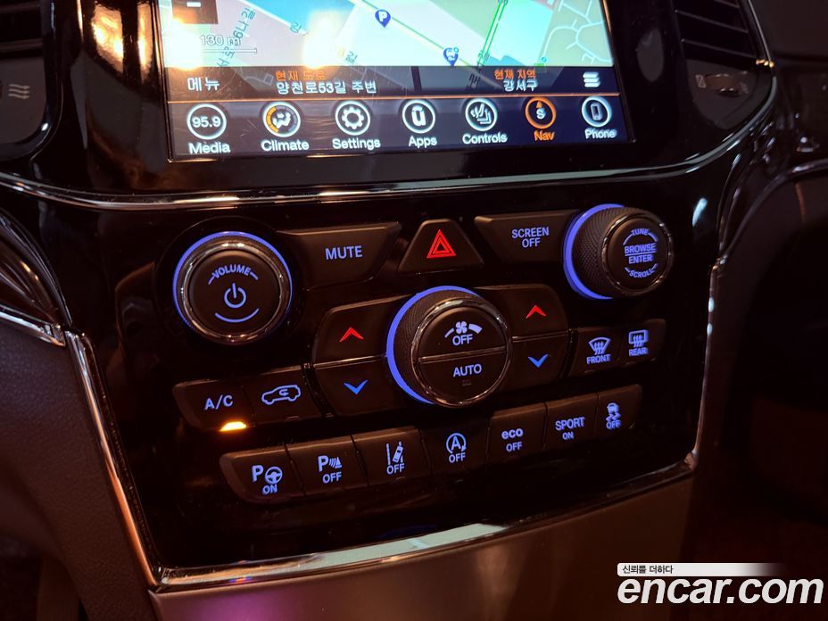 Jeep Grand Cherokee (WK) фото 15