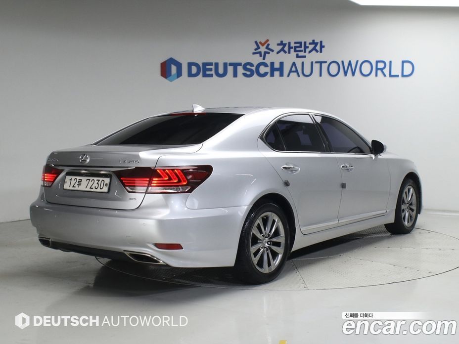 Lexus LS460 фото 2
